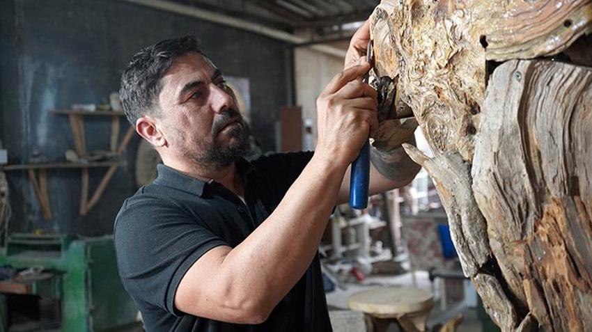 Antalya'da bir vatandaşı yaralayan aslan Zeus'un heykeli yapıldı! 'Onu sanatımla ölümsüzleştirmek istedim'