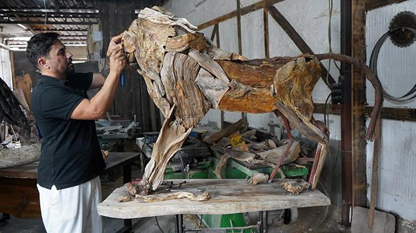 Antalya'da bir vatandaşı yaralayan aslan Zeus'un heykeli yapıldı! 'Onu sanatımla ölümsüzleştirmek istedim'