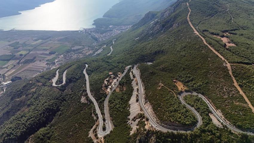 Muğla'da cennet içinde cehennem! Manzara güzel, risk büyük: Bu yola giren mest oluyor