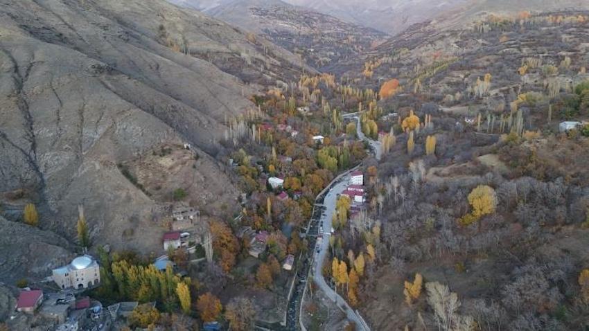 Bitlis'in köyü çevre illerde şöhret kazandı! Her bakışta farklı görünüyor