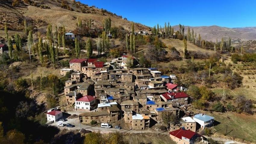 Bitlis'in köyü çevre illerde şöhret kazandı! Her bakışta farklı görünüyor