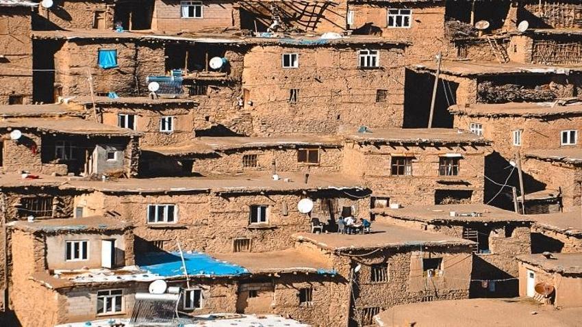 Bitlis'in köyü çevre illerde şöhret kazandı! Her bakışta farklı görünüyor