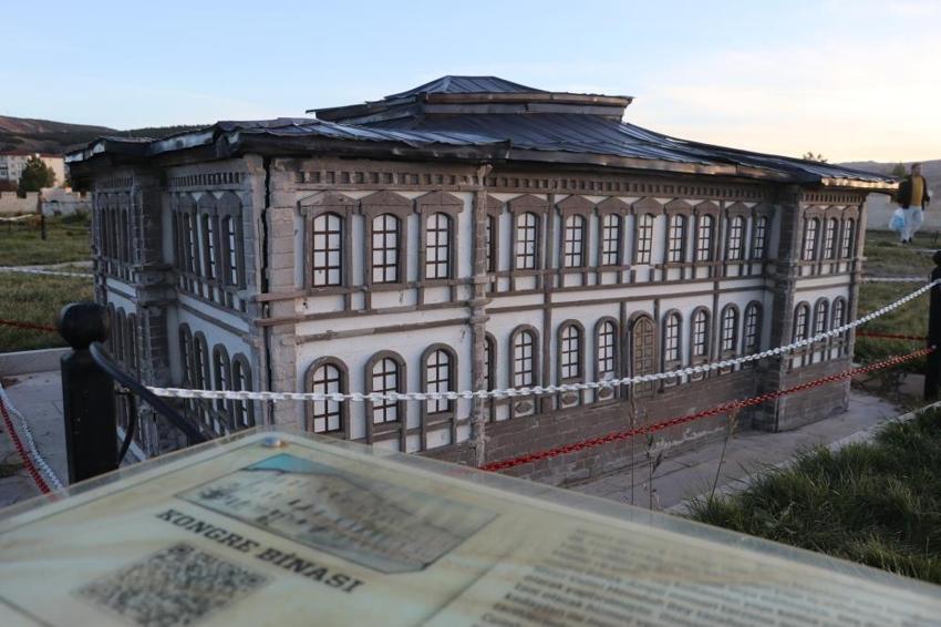İşçiler Sivas'ın küçüğünü yaptı! Türkiye'de tek: Şehir merkezinde yer aldı
