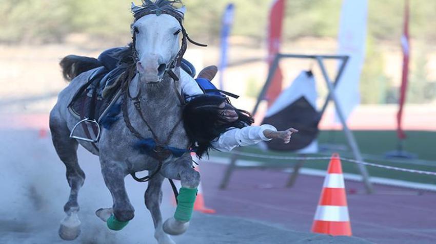 Baba - kız şehir şehir geziyor! Yaptıkları gösteriler izleyenlerin nefesini kesiyor