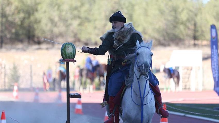 Baba - kız şehir şehir geziyor! Yaptıkları gösteriler izleyenlerin nefesini kesiyor