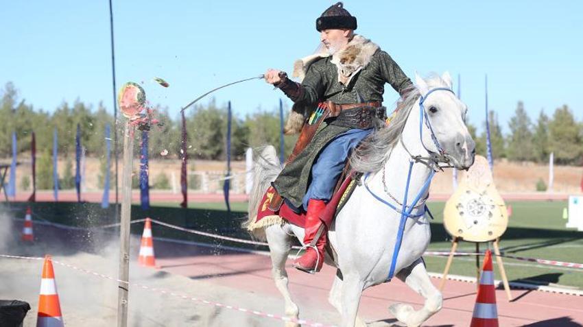 Baba - kız şehir şehir geziyor! Yaptıkları gösteriler izleyenlerin nefesini kesiyor