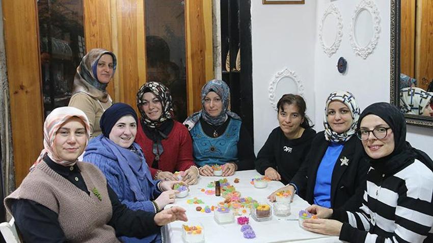 Tokat'ta kadınların yeni gözdesi: Hobi değil, terapi: Hem üretiyor hem kaynaşıyorlar!