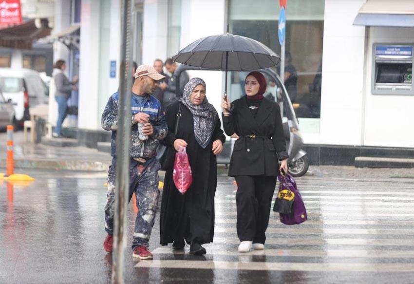 Sıcak havalar gidiyor gök gürültülü sağanak yağışlar kuvvetli geliyor! Meteoroloji'den 34 ile yağış uyarısı