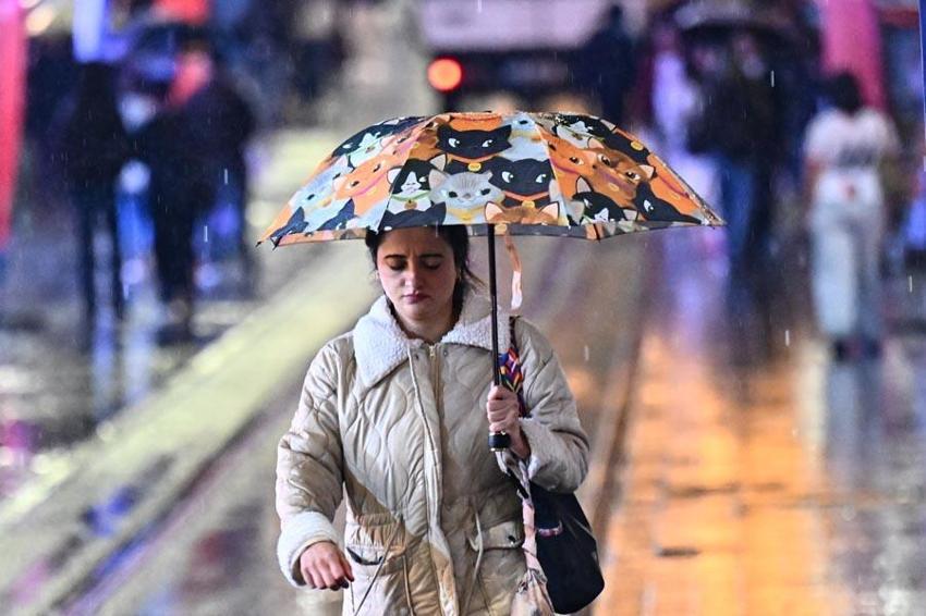 Sıcak havalar gidiyor gök gürültülü sağanak yağışlar kuvvetli geliyor! Meteoroloji'den 34 ile yağış uyarısı