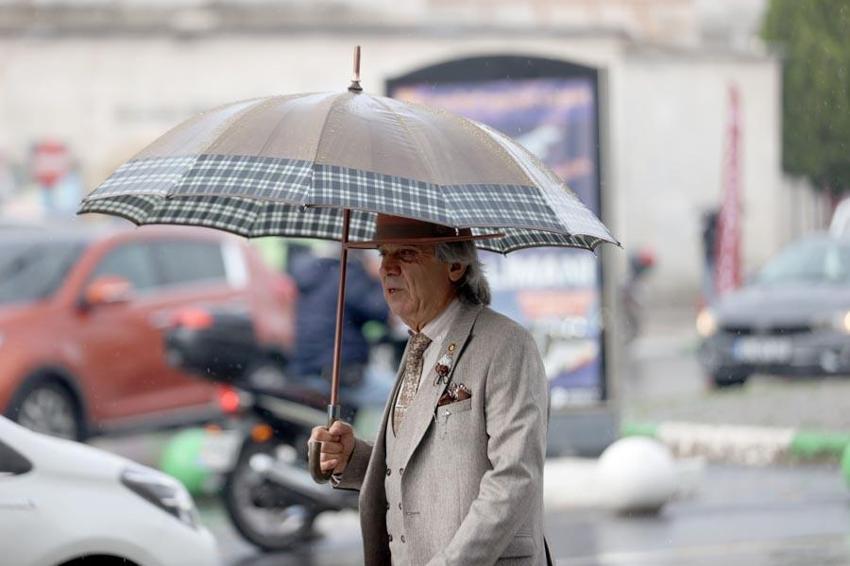 Sıcak havalar gidiyor gök gürültülü sağanak yağışlar kuvvetli geliyor! Meteoroloji'den 34 ile yağış uyarısı
