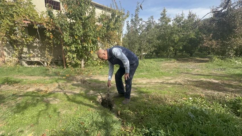 Isparta'da 1 metre derinlikte oluştu! Şehirde ilk kez oldu: Evin bahçesi korkutuyor
