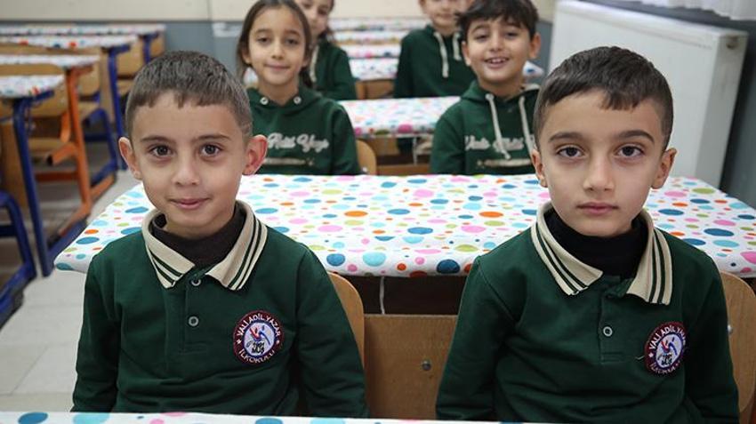 Muş'ta bu okulda 1742 öğrencinin 42'si ikiz! Öğretmenler yerlerini değiştirerek isimlerini ezberliyorlar