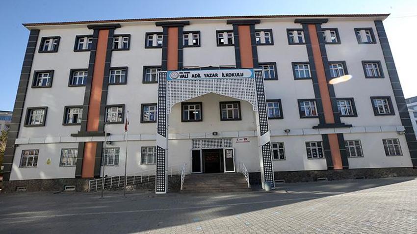 Muş'ta bu okulda 1742 öğrencinin 42'si ikiz! Öğretmenler yerlerini değiştirerek isimlerini ezberliyorlar