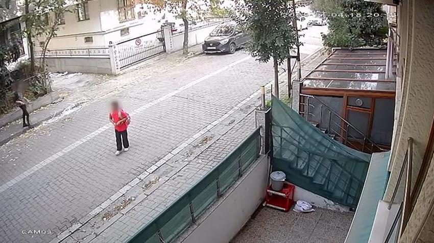Avcılar'da servis bekleyen öğrenci için korku dolu dakikalar! Takip edip yanına çağırdı
