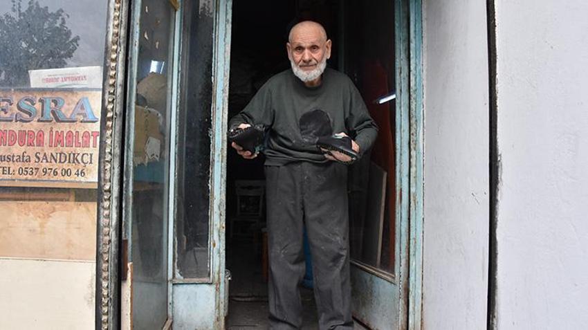 Trabzonlu emektar usta, 60 yıldır el emeği ayakkabılar üretiyor! Meslek yok olmak üzere