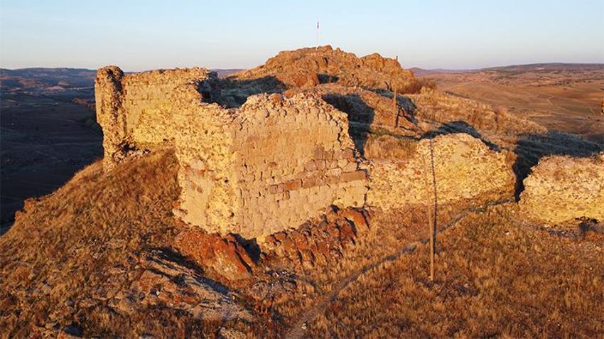 Tarihin kalbi Akdağmadeni’nde atıyor! Yozgat’ın gizemli kalesi tarihe ışık tutuyor