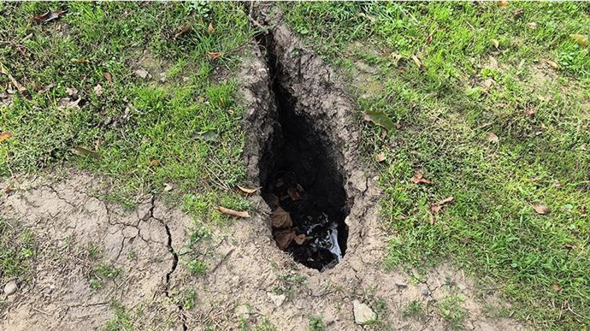 Isparta'nın bir ilçesi ayakta! Obruklar oluşmaya başladı evler tek tek çatlıyor