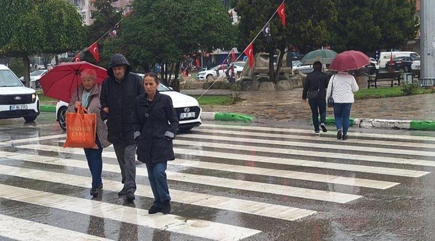 Meteoroloji İstanbul başta olmak üzere 13 ili uyardı: Yağmur, gök gürültülü sağanak yağış, sis ve pus etkili olacak