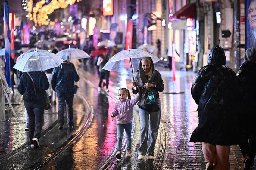 Meteoroloji İstanbul başta olmak üzere 13 ili uyardı: Yağmur, gök gürültülü sağanak yağış, sis ve pus etkili olacak