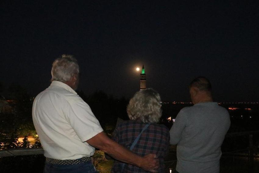 Diyarbakır’da 'Kunduz ayı’ dolunayı! Sur ilçesinde kartpostallık görüntüler ortaya çıktı