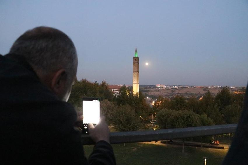 Diyarbakır’da 'Kunduz ayı’ dolunayı! Sur ilçesinde kartpostallık görüntüler ortaya çıktı
