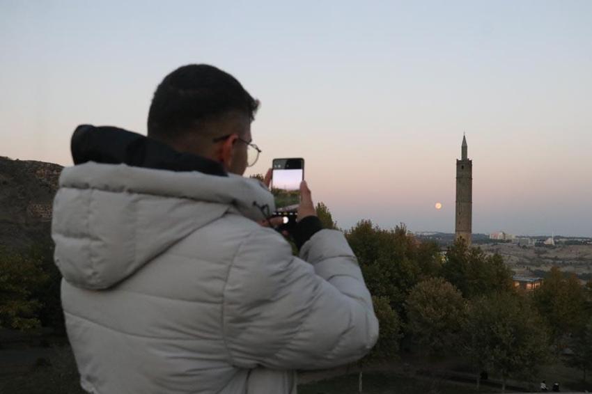 Diyarbakır’da 'Kunduz ayı’ dolunayı! Sur ilçesinde kartpostallık görüntüler ortaya çıktı