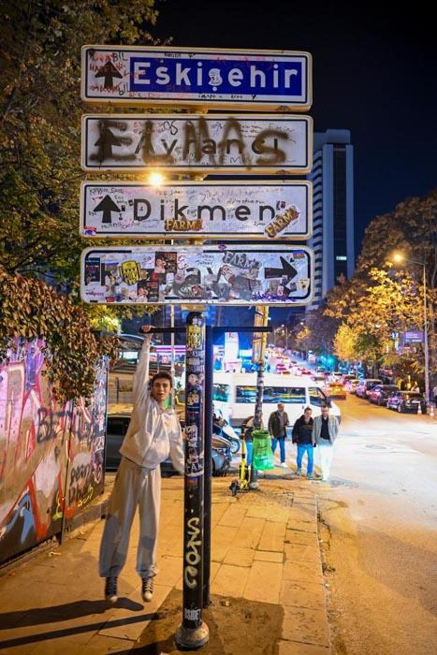 Kızılay yön tabelasına Ankaralıların ilgisi