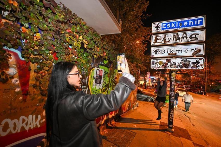 Kızılay yön tabelasına Ankaralıların ilgisi