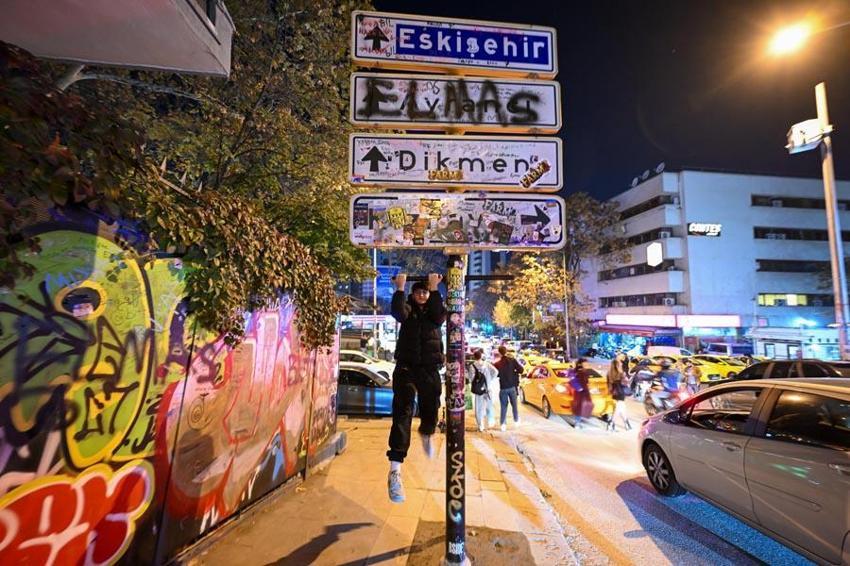 Kızılay yön tabelasına Ankaralıların ilgisi