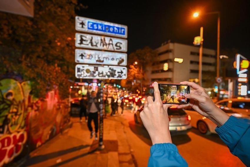 Kızılay yön tabelasına Ankaralıların ilgisi