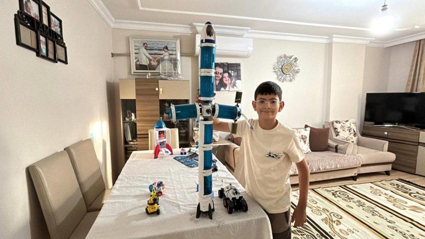 Amerika, 11 yaşındaki Hataylı dahi çocuğun peşinde! Eline telefon ve tablet değil kitap verildi