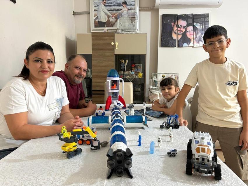 Amerika, 11 yaşındaki Hataylı dahi çocuğun peşinde! Eline telefon ve tablet değil kitap verildi