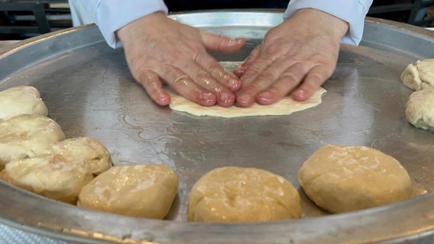 Hatay'ın damakları çatlatan lezzeti dünya haritasında: Maharetli ellerle açılıyor, özel baharatlarla hazırlanıyor!