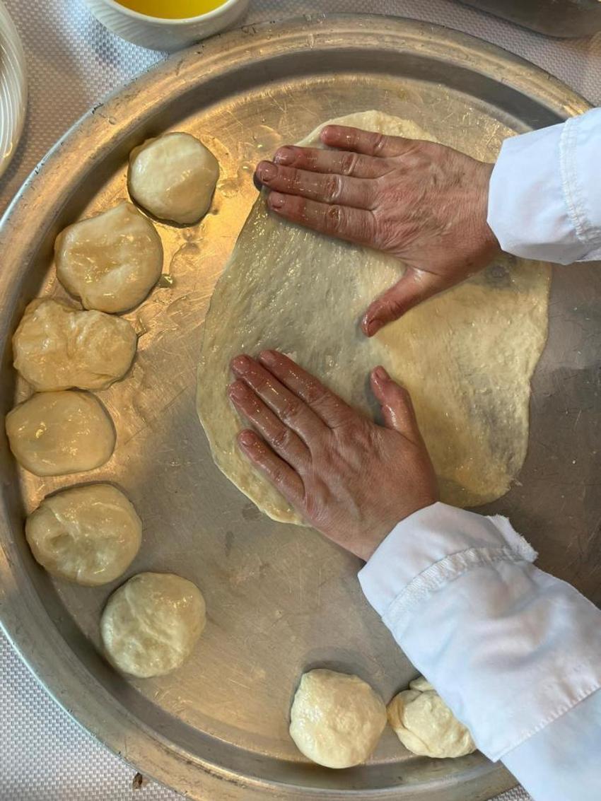 Hatay'ın damakları çatlatan lezzeti dünya haritasında: Maharetli ellerle açılıyor, özel baharatlarla hazırlanıyor!