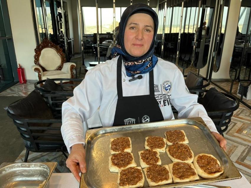 Hatay'ın damakları çatlatan lezzeti dünya haritasında: Maharetli ellerle açılıyor, özel baharatlarla hazırlanıyor!