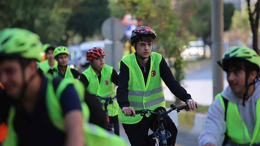 Aydın'da örnek davranış! Öğrenciler, öğretmenler ve çalışanlar okula bisikletle gidiyor