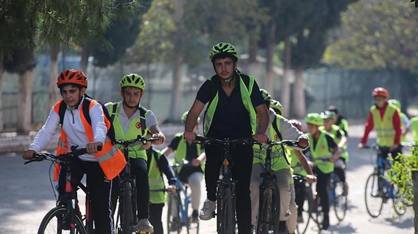 Aydın'da örnek davranış! Öğrenciler, öğretmenler ve çalışanlar okula bisikletle gidiyor