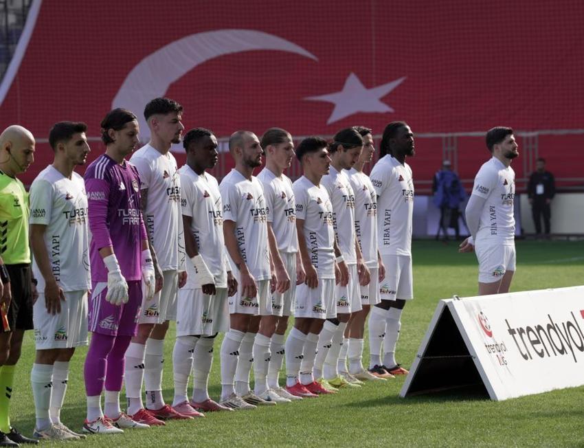 Vanspor, Sarıyer'e 2-1 yenilince kriz çıktı: Hakan Kutlu 9 kişilik takımı yenemiyorsan istifa et