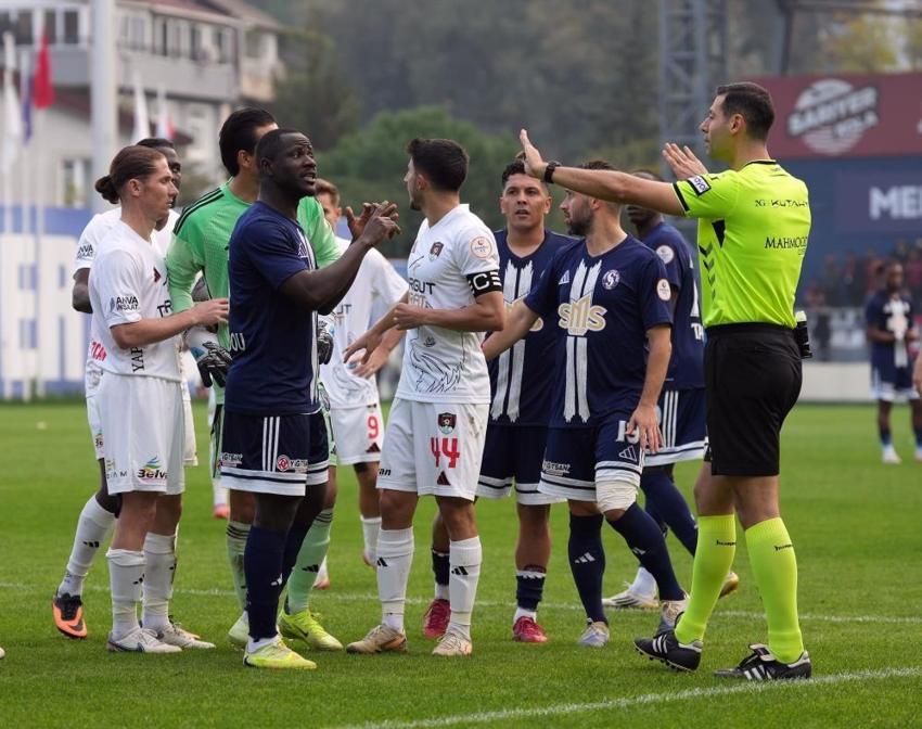 Vanspor, Sarıyer'e 2-1 yenilince kriz çıktı: Hakan Kutlu 9 kişilik takımı yenemiyorsan istifa et