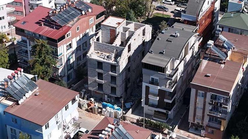 Antalya'da müteahhit binayı tamamlamayınca kaba inşaata yerleştiler: 6 kardeş çalışan ustaları da kovdu!