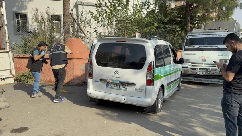 Adana'da pazar yerinde korkunç olay! Kalabalığa rastgele ateş açtılar: Ölü ve yaralılar var