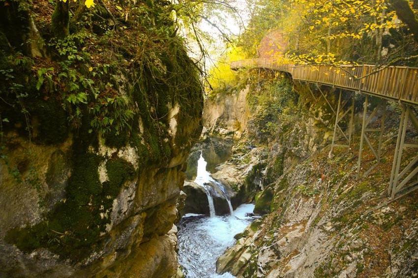 Kastamonu Pınarbaşı'nın cennet köşesi! İçinden sonbaharın geçtiği Horma Kanyonu'nda kartpostallık görüntüler
