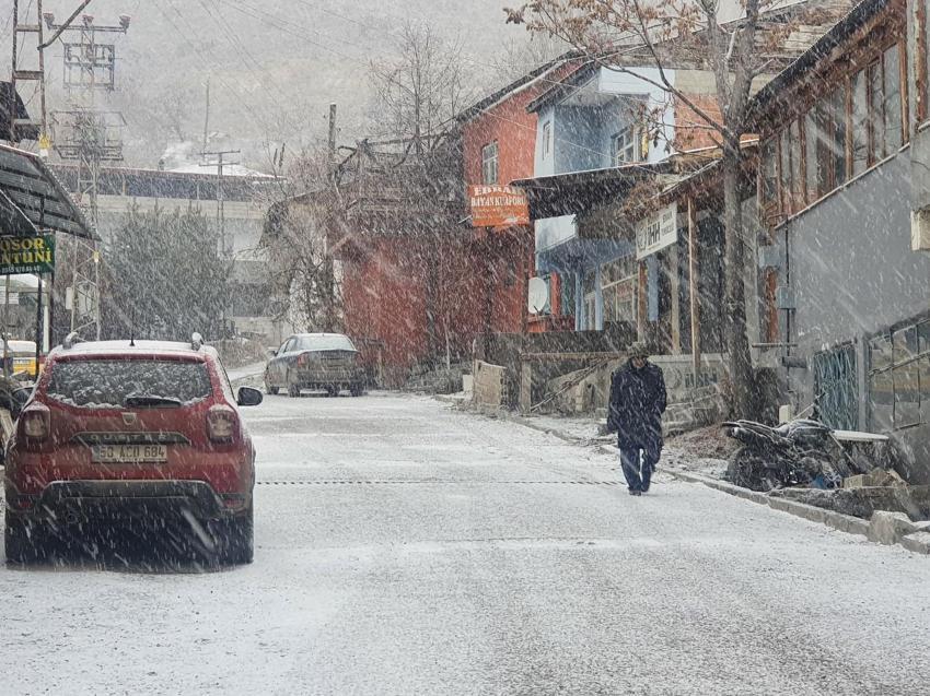 Kar İstanbul'a ne zaman yağacak? Uzman isim tarih vererek açıkladı: Meteoroloji hava durumu raporuyla illeri uyardı