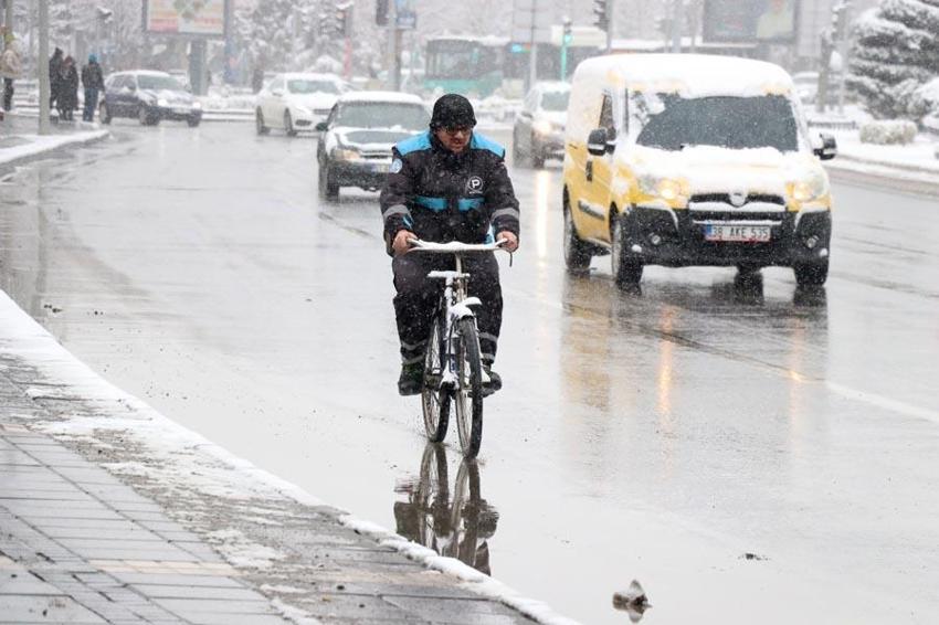 Kar İstanbul'a ne zaman yağacak? Uzman isim tarih vererek açıkladı: Meteoroloji hava durumu raporuyla illeri uyardı