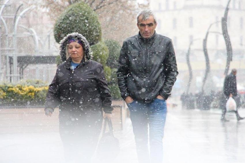 Kar İstanbul'a ne zaman yağacak? Uzman isim tarih vererek açıkladı: Meteoroloji hava durumu raporuyla illeri uyardı