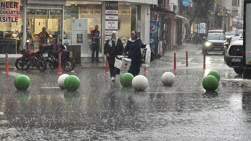 Kar İstanbul'a ne zaman yağacak? Uzman isim tarih vererek açıkladı: Meteoroloji hava durumu raporuyla illeri uyardı