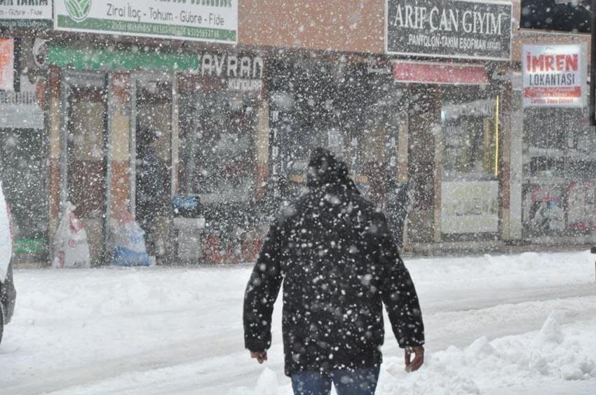 Kar İstanbul'a ne zaman yağacak? Uzman isim tarih vererek açıkladı: Meteoroloji hava durumu raporuyla illeri uyardı