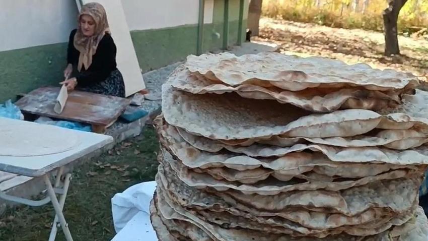 Darende'de tandır geleneği ev fırınlarında yaşatılıyor