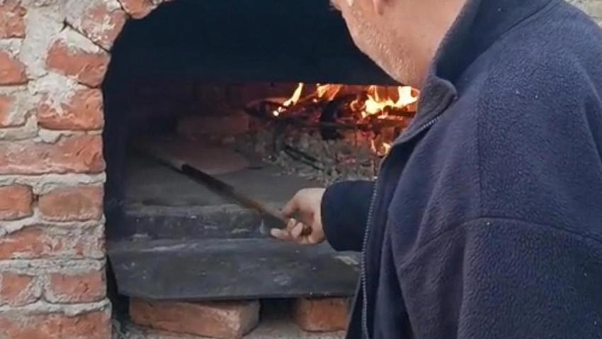 Darende'de tandır geleneği ev fırınlarında yaşatılıyor