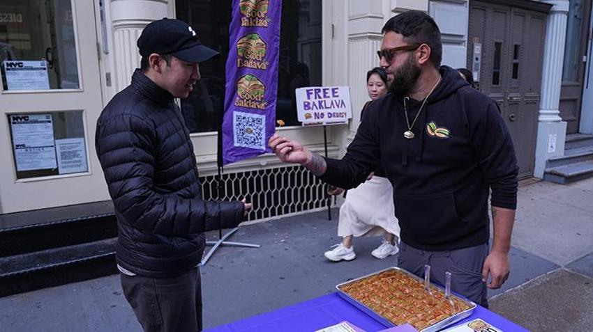 Gaziantep baklavası New York sokaklarında! Amerikalı girişimci parasız kalınca baklava satmaya karar verdi